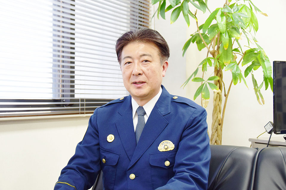 p2 武南警察署署長に羽田　正宏さんの写真