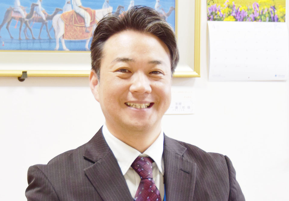 p2 新郷小学校校長に橋爪　優さんの写真