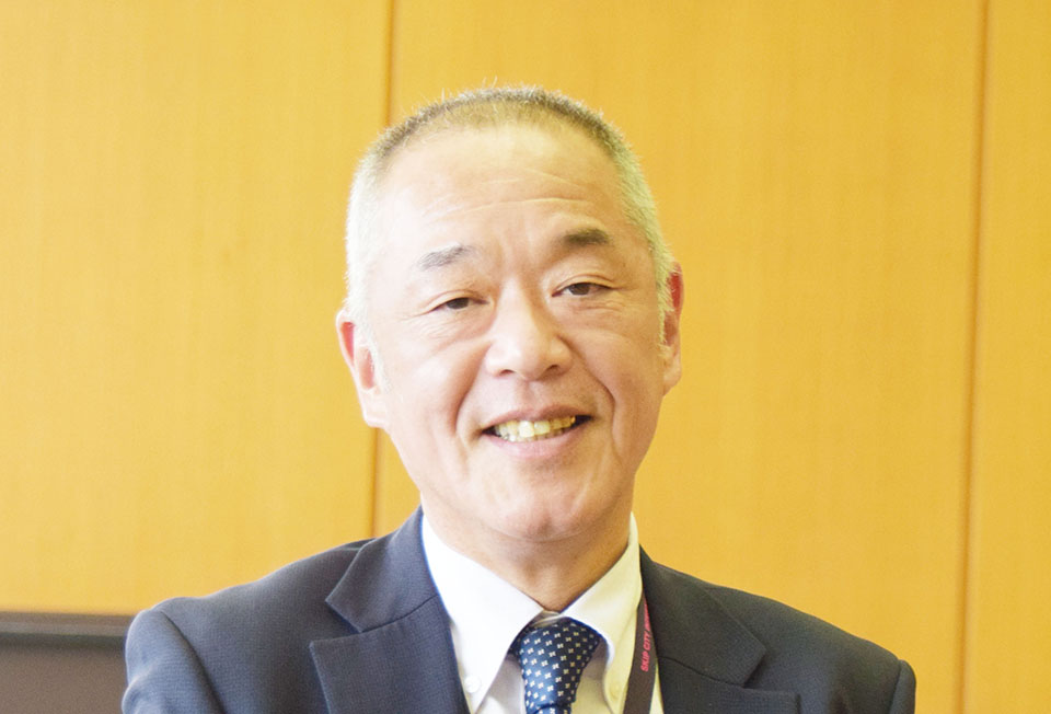p2 新郷支所支所長に池沢　信幸さんの写真